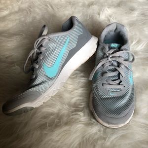 Nike Tennis Shoes